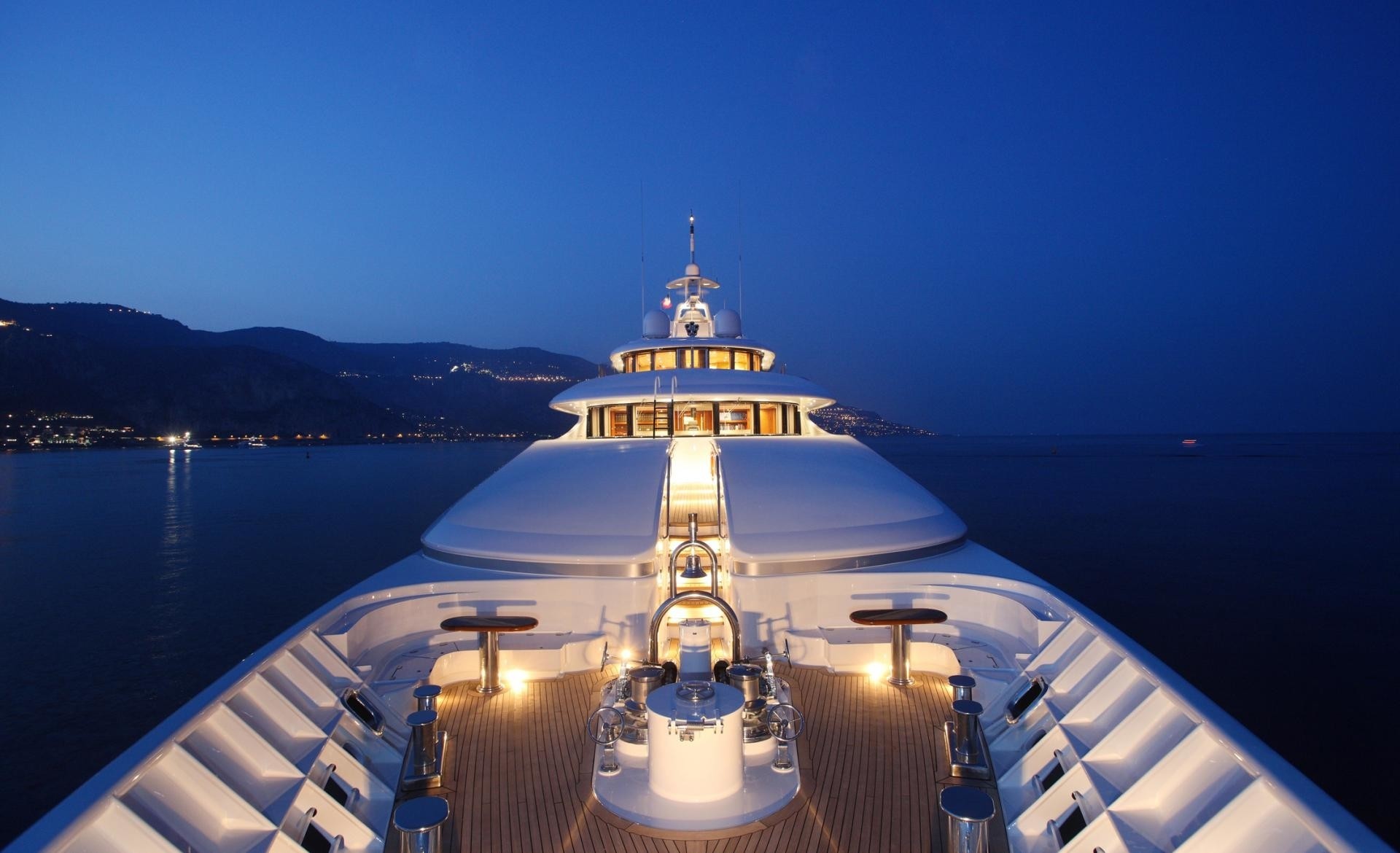 yacht-capri-lurssen-charterworld-luxury-superyacht-charters